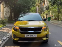 Cần bán xe oto Kia Seltos 1.4T Luxury 2021 - Kia Seltos 1.4Turbo Luxury 2021 🔹️Màu sắc: Vàng Nóc Đen 🔹️Odo: 49.000 km 🔹️Xe trang bị: Lót sàn 6D