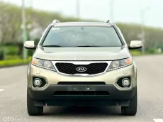 Kia Sorento 2.4 full xăng 4x4 màu vàng cát hợp mệnh kim