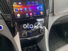 Hyundai Sonata 2010 màu trắng, 5 chỗ, xăng