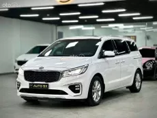 MPV cao cấp, nội thất kem sang trọng