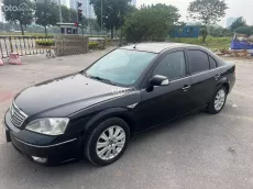 Bán xe sedan đời 2004, màu đen, còn khá mới