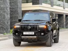 Xe SUV 7 chỗ màu đen nội thất đẹp