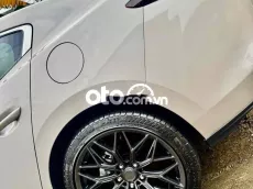 Mazda 3 2025 2600 km vàng ánh kim