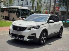 Xe 5 chỗ màu trắng nội thất đen đẹp