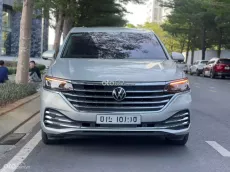 Xe màu bạc, nội thất nâu