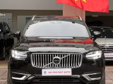 Xe màu đen, nội thất nâu da bò