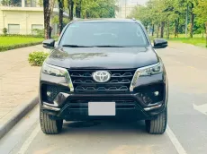 Toyota Fortuner 2.4G 4x2 AT 2021 Máy dầu 1 cầu, xe màu đen nâu rất đẹp