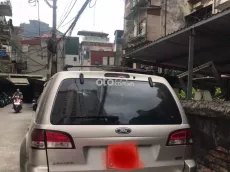 Ghi vàng, 5 chỗ, xe còn mới, khỏe vì đi ít và chỉ quanh khu vực Hà nội