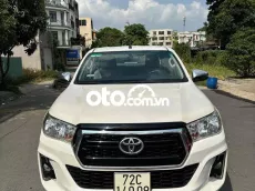 Toyota Hilux Trắng
