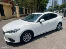 Bán xe sedan đời 2015 màu trắng, xe còn rất mới