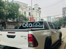 Toyota Hilux Trắng 2021 AT