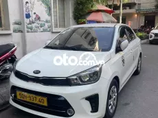 Kia Soluto màu Trắng