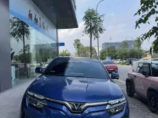 VinFast VF8 2023
