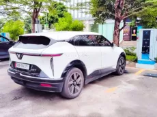 Vinfast Vf7 siêu lướt 2025 sạc không giới hạn km