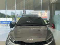 Sở hữu thiết kế trẻ trung, cửa sổ trời, nội thất hiện đại cùng khả năng vận hành êm ái