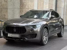 Siêu phẩm cây đinh ba phong cách Ý maserati levante S
