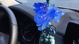 Những lưu ý không nên bỏ qua khi chọn tượng tỳ hưu trên xe ô tô