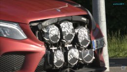 Mercedes-Benz GLE 2019 đang cố che giấu điều gì bằng 6 chiếc logo kỳ lạ?