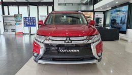 Đại lý phá giá Mitsubishi Outlander 2.4, dân buôn xe cũ lao đao