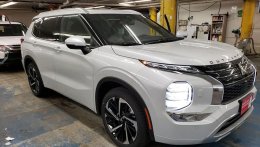 Ảnh thực tế Mitsubishi Outlander thế hệ mới tại đại lý: Quá đẹp, thay đổi đáng giá để thách thức CR-V, CX-5