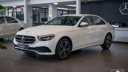 Đánh giá xe Mercedes-Benz E 180 2021: Ngoài sang, trong xịn, giá không đổi