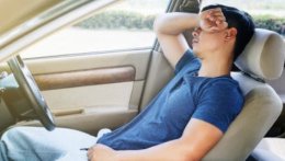 Nắng nóng, cắt điện, bật điều hòa ngủ trong ô tô cần lưu ý gì để đảm bảo an toàn?