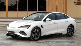 BYD Seal lộ diện công khai trên phố Việt, hâm nóng không khí trước ngày ra mắt