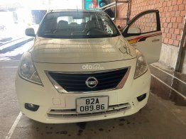 Cần bán xe oto Nissan Sunny 1.5 XV 2017 - Xe gia đình bán cho ae gia đình, dịch vụ ok hết, lợi xăng