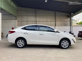 Xe màu trắng, chất xe đẹp XUẤT SẮC, Có hỗ trợ vay