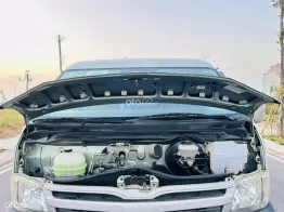 Hiace tải van 6 chỗ đời 2011, máy xăng, tải 800kg