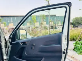 Hiace tải van 6 chỗ đời 2011, máy xăng, tải 800kg