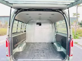 Hiace tải van 6 chỗ đời 2011, máy xăng, tải 800kg