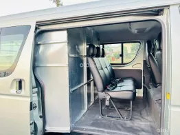 Hiace tải van 6 chỗ đời 2011, máy xăng, tải 800kg
