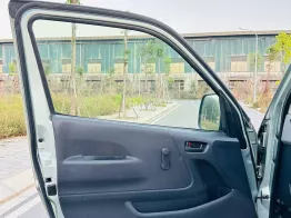 Hiace tải van 6 chỗ đời 2011, máy xăng, tải 800kg