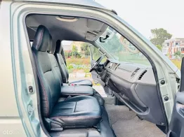 Hiace tải van 6 chỗ đời 2011, máy xăng, tải 800kg