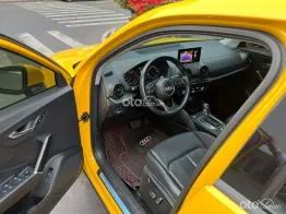 XE DUY NHẤT, MÀU VÀNG