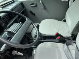 Có điều hoà mát lạnh, vách ngăn lót sàn đầy đủ