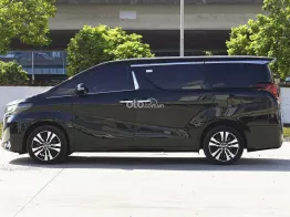 Màu Đen nội thất Đen, giá 2,9x tỷ đồng