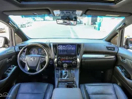 Màu Đen nội thất Đen, giá 2,9x tỷ đồng