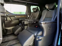 Màu Đen nội thất Đen, giá 2,9x tỷ đồng