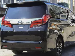 Màu Đen nội thất Đen, giá 2,9x tỷ đồng