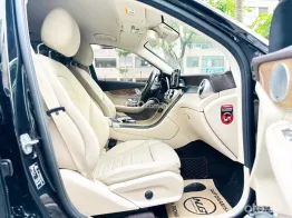 Xe sang trọng màu đen nội thất kem đẳng cấp