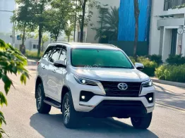 Toyota Fortuner 2022 số tự động tại Hà Nội