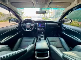Toyota Fortuner 2022 số tự động tại Hà Nội