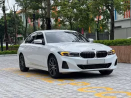 Xe Option có cả HUD trên kính lái, Màn hình cong liền khối cảm ứng