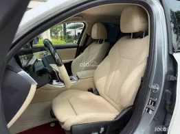 Xe Option có cả HUD trên kính lái, Màn hình cong liền khối cảm ứng