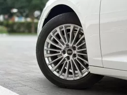 Xe nội thất còn mới, bảo dưỡng full hãng