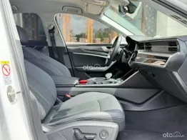 Xe nội thất còn mới, bảo dưỡng full hãng