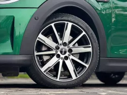 Xe dán PPF hơn 100 triệu bảo vệ sơn nguyên bả