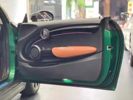 Xe dán PPF hơn 100 triệu bảo vệ sơn nguyên bả